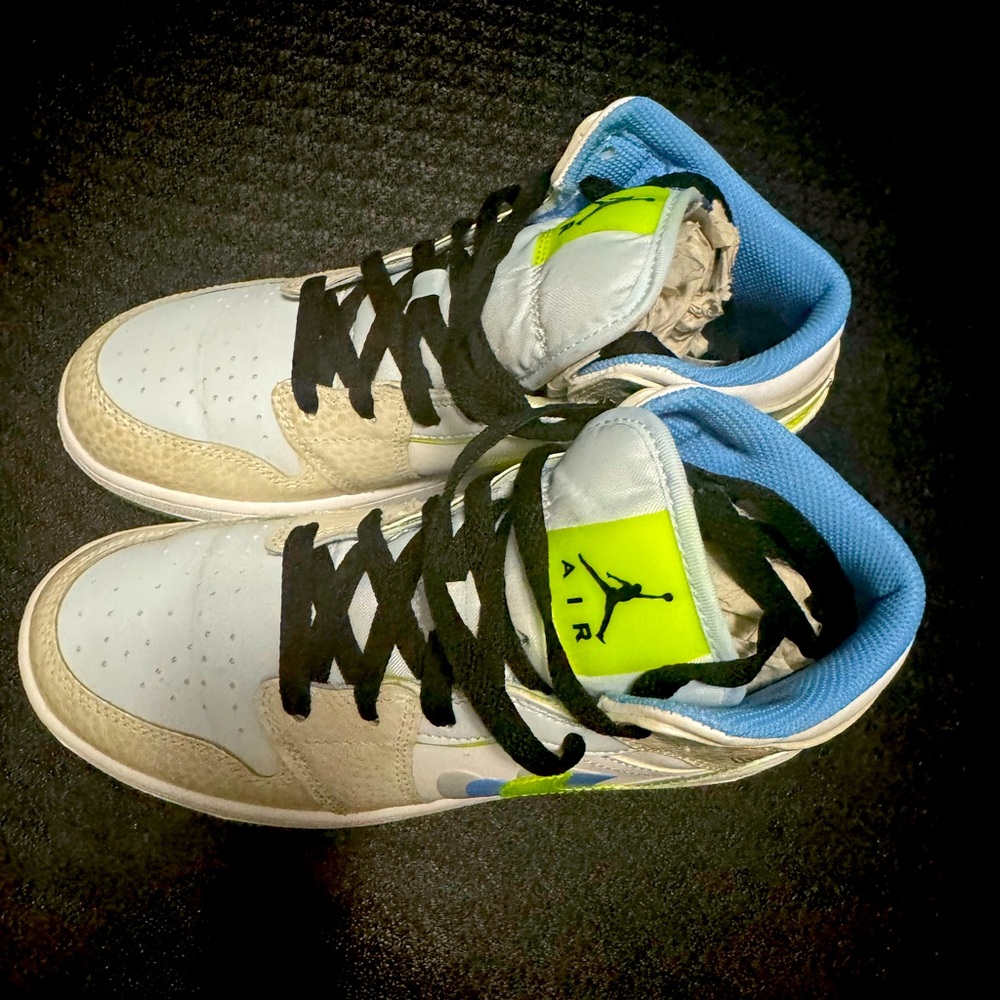 Air Jordan 1 Mid SE
